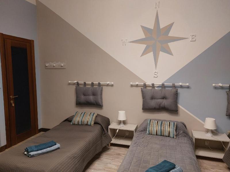 Triple Room with Shared Bathroom image 2