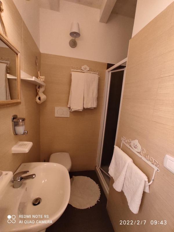Double Room image 4