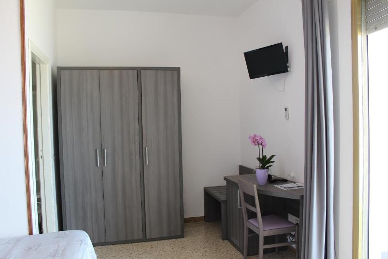 Comfort Triple Room image 1