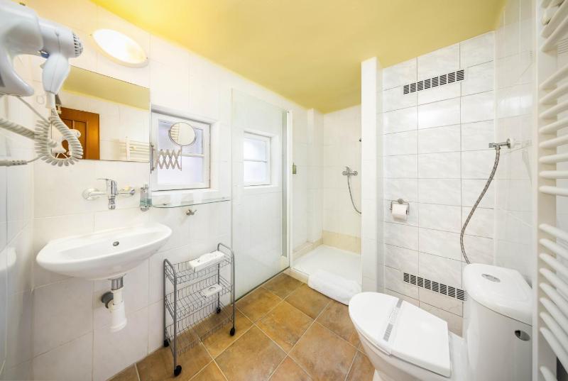 Large Double or Twin Room image 2