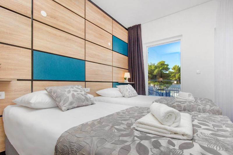 Standard Double or Twin Room with Balcony and Garden View image 4