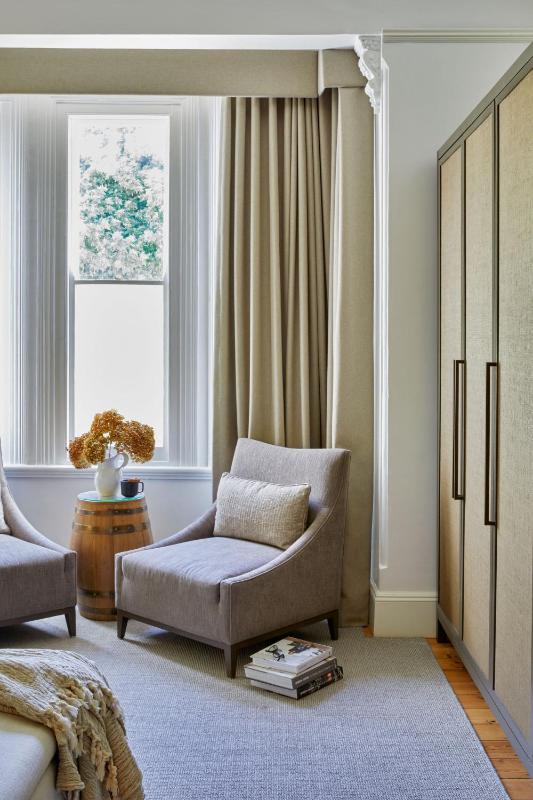 King Room with Garden View image 4