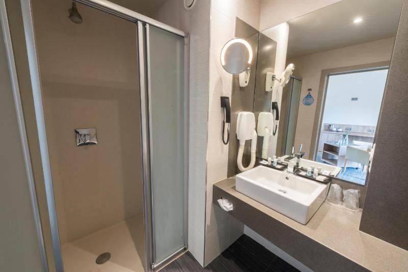 Executive Suite image 3