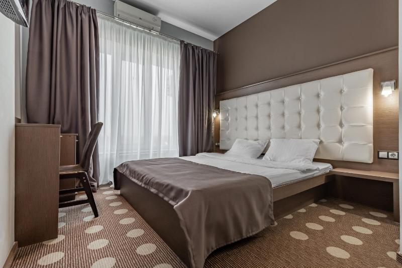 One-Bedroom Apartment with Terrace image 3