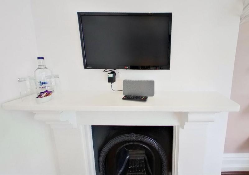 Deluxe Double Room with Shower image 3