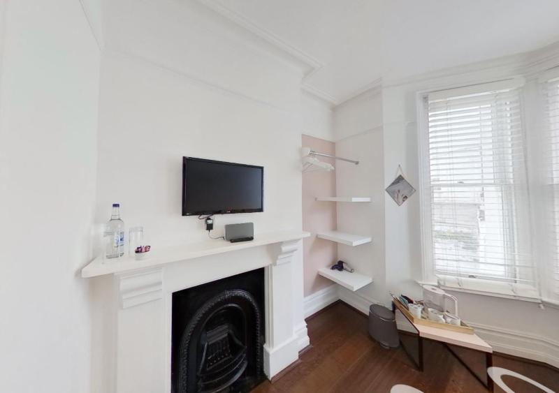 Deluxe Double Room with Shower image 4