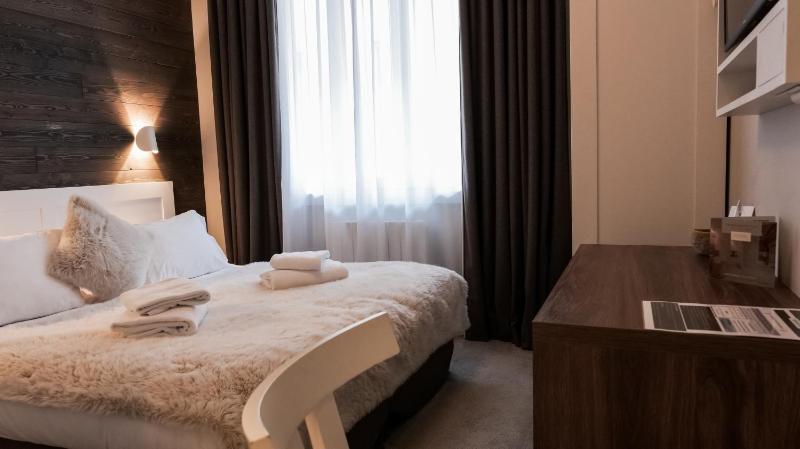 Double Room image 4