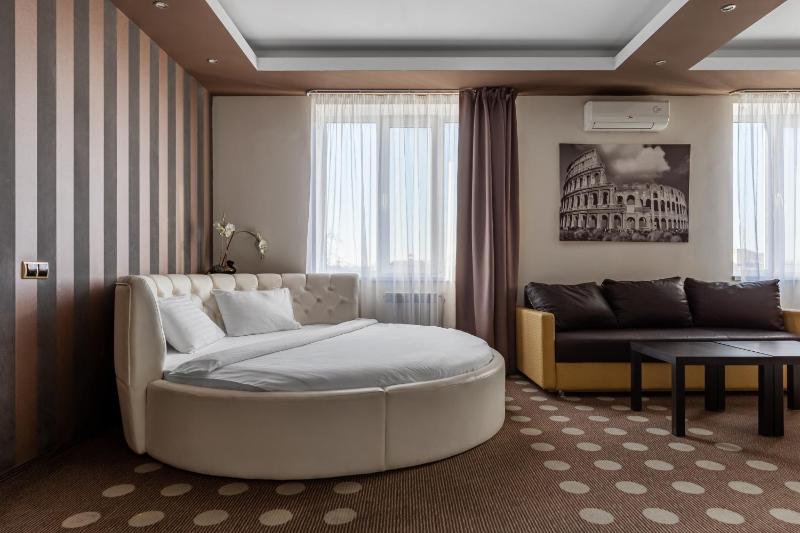 Suite with Spa Bath image 3