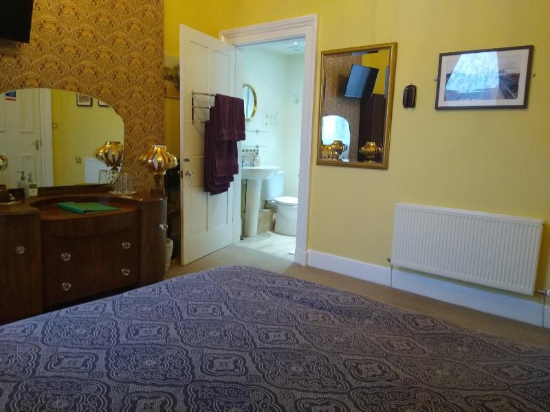 Deluxe Double Room with Shower image 3