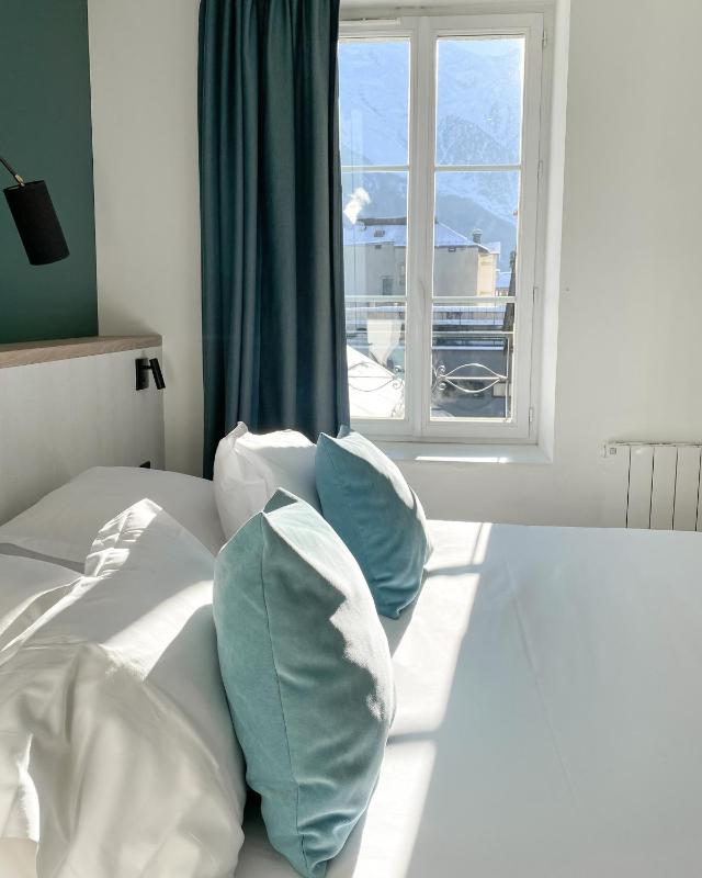 Family Two Bedroom Apartment - Mont Blanc View with Balcony image 3