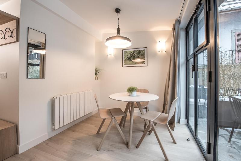 Standard One Bedroom Apartment - Ground Floor with Terrace image 3