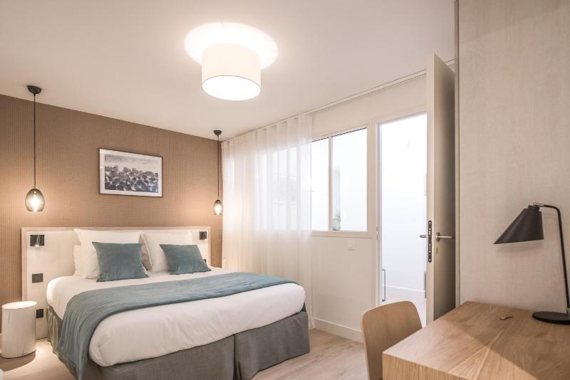Standard One Bedroom Apartment - Ground Floor with Terrace image 2