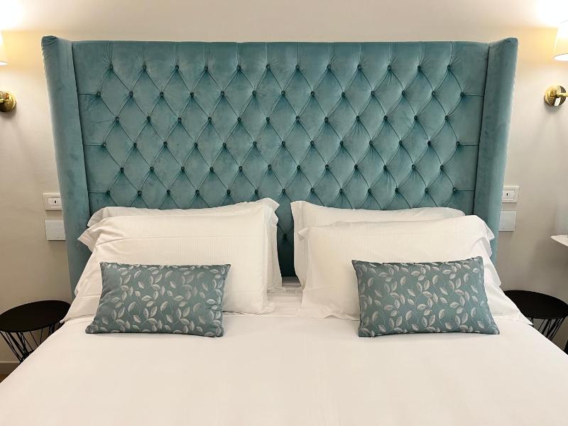 Suite with Hot Tub image 3