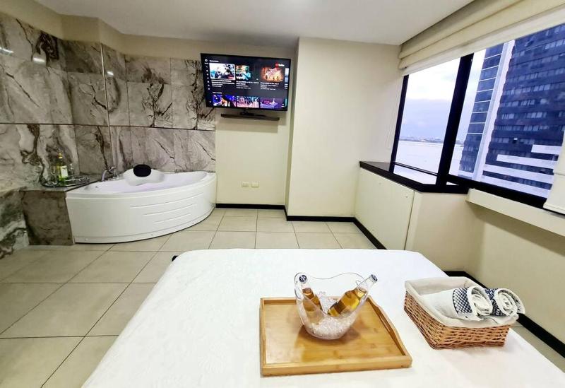 Ecusuites Room Emporium con Jacuzzi privado - image 2