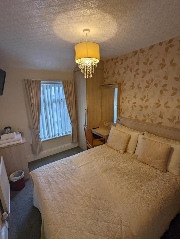 Double Room image 1