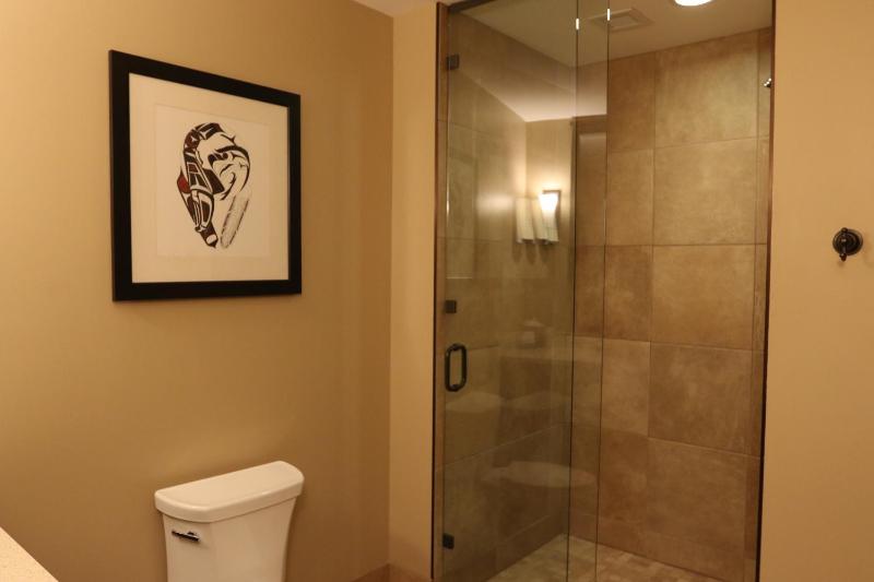 Standard King Room image 4