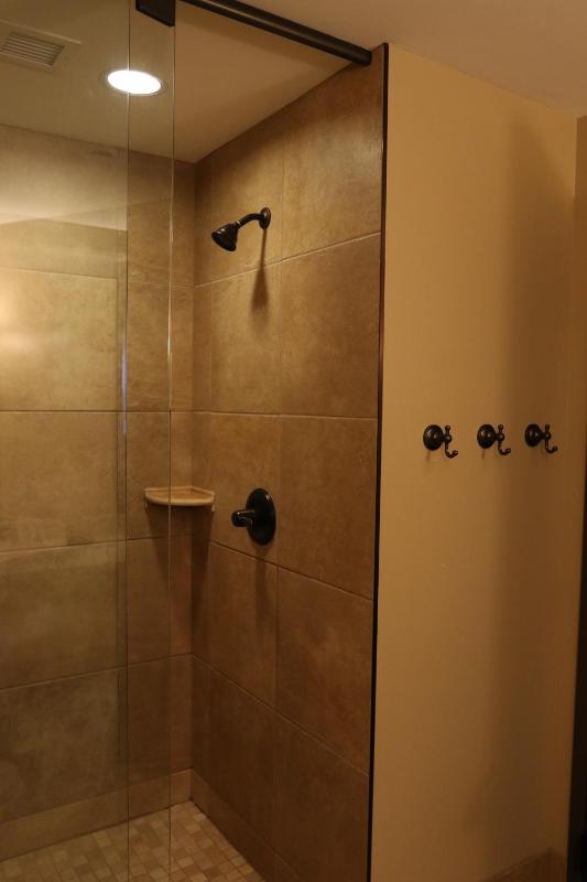 Deluxe King Room image 2