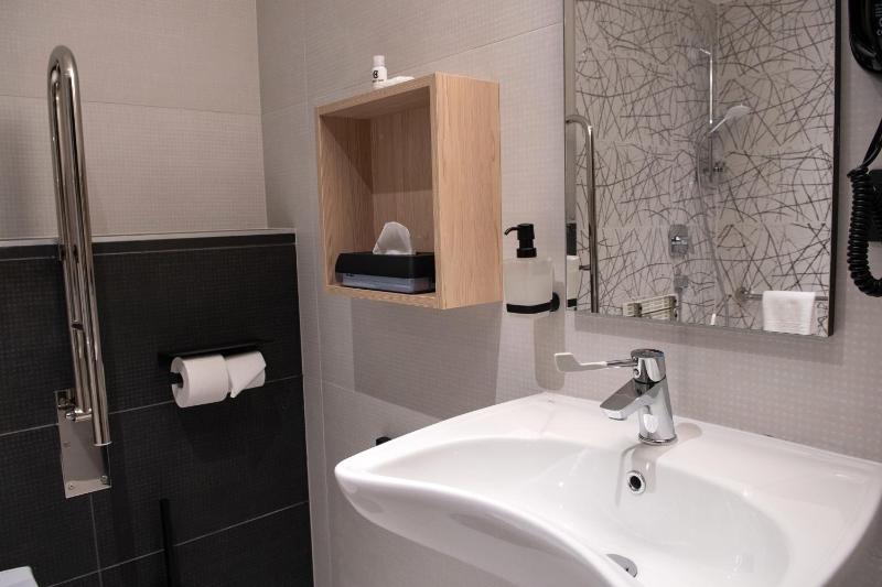 Double or Twin Room - Disability Access image 4