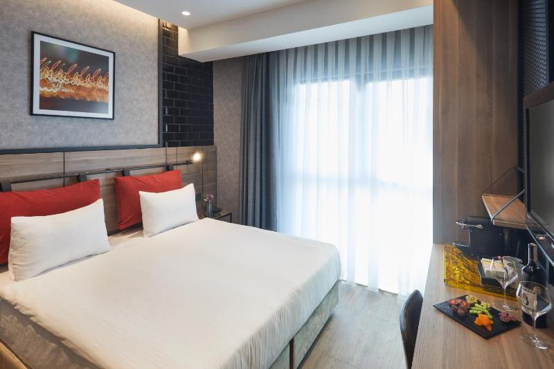 Deluxe Double Room image 3