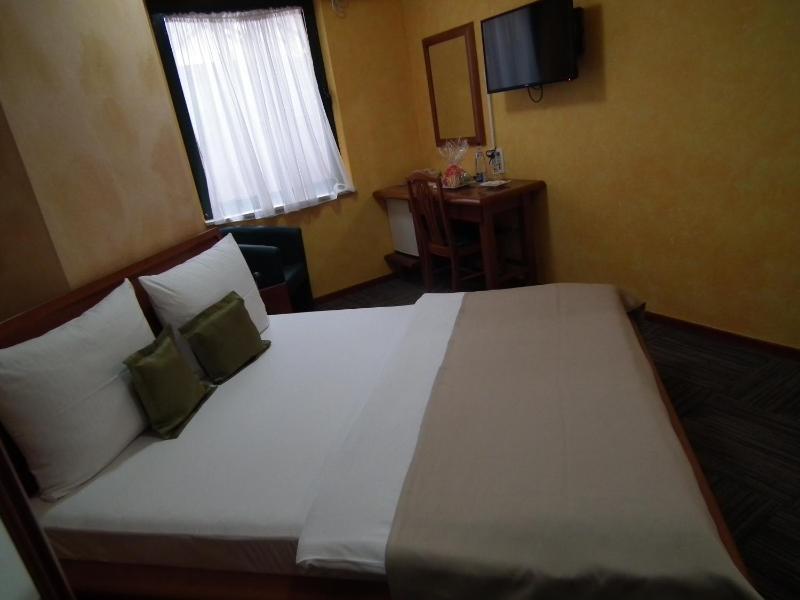 Standard Twin/Double Room image 1