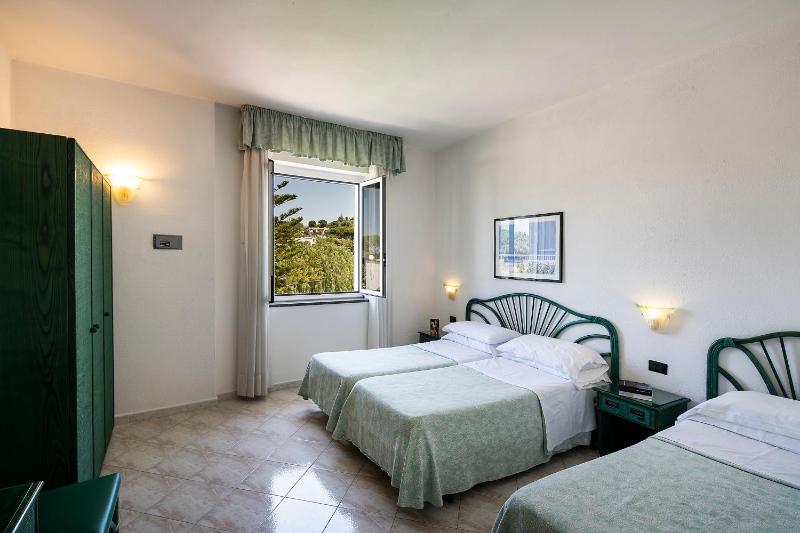 Standard Double or Twin Room image 3