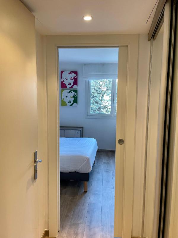 Chambre idéalement située à 50m de la Croisette - image 9