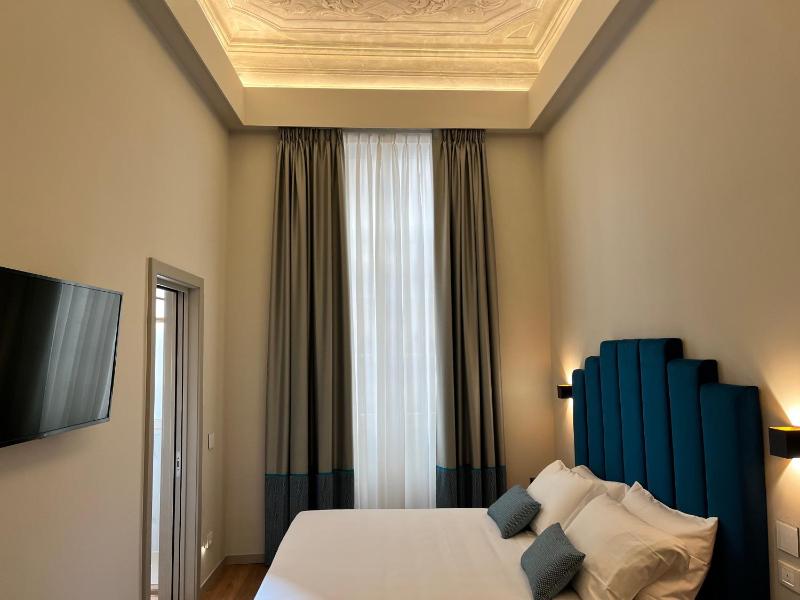 Superior Double or Twin Room with City View image 3