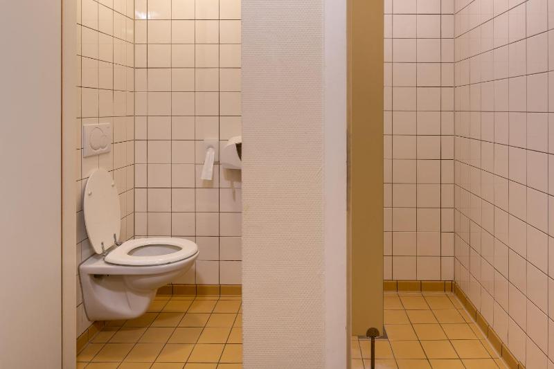 Six Person Room With Private Bathroom image 4