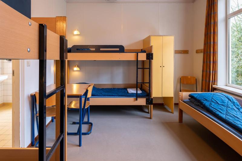 Bed in 6-Bed Mixed Dormitory Room image 1