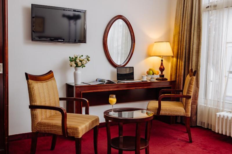 Family One-Bedroom Suite image 4