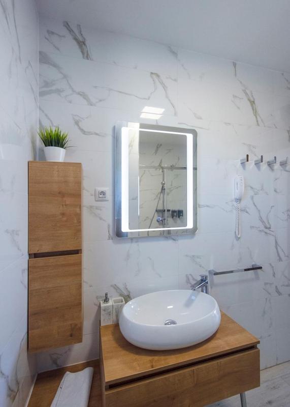 One-Bedroom Apartment image 2