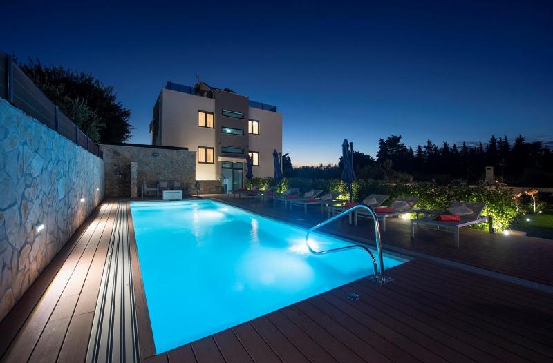 Superior Apartment image 3