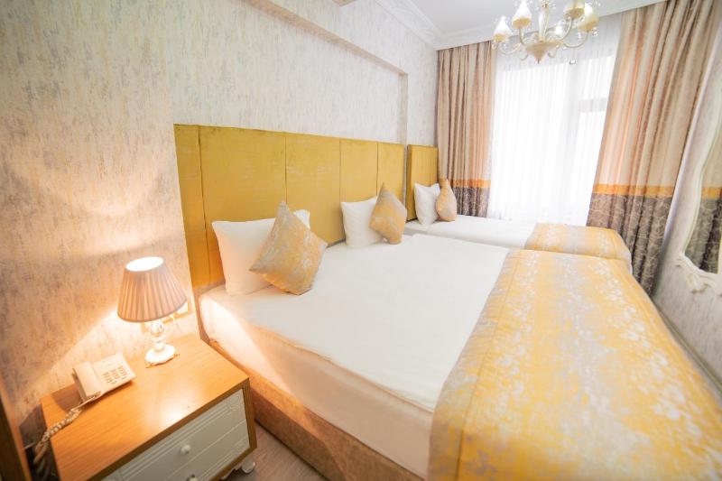 Superior Triple Room image 4