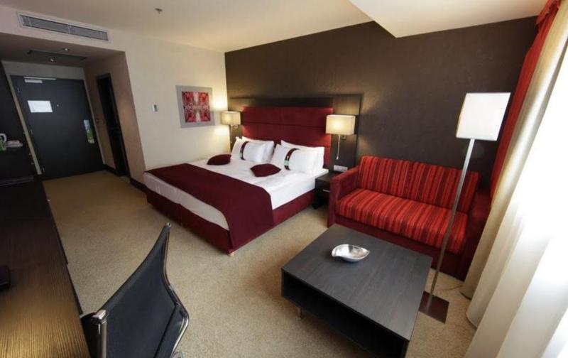 Executive King Room image 4