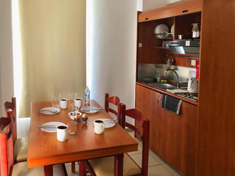 One-Bedroom Apartment with Sea View image 3