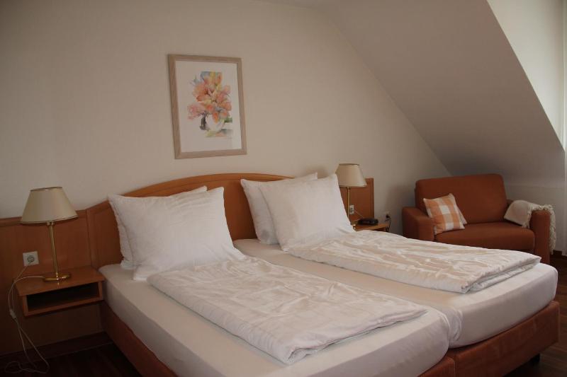 Double Room image 3
