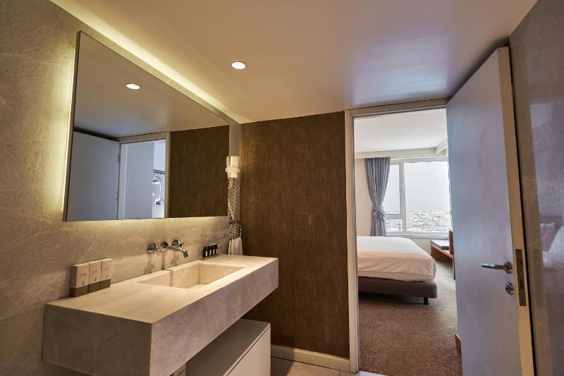 Suite with Bosphorus View image 2