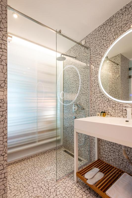 Deluxe Double or Twin Room with Balcony image 3