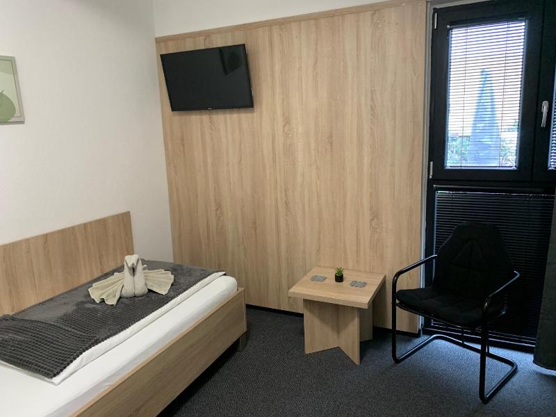 Standard Single Room image 3