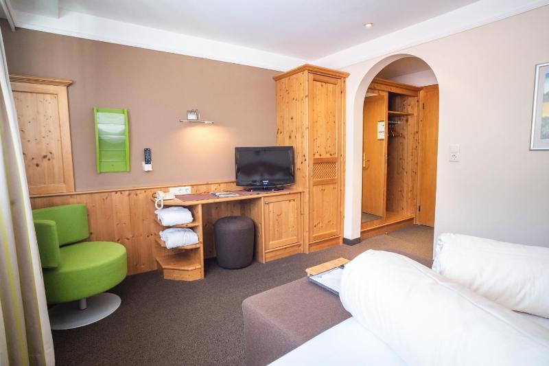 Double Room image 4