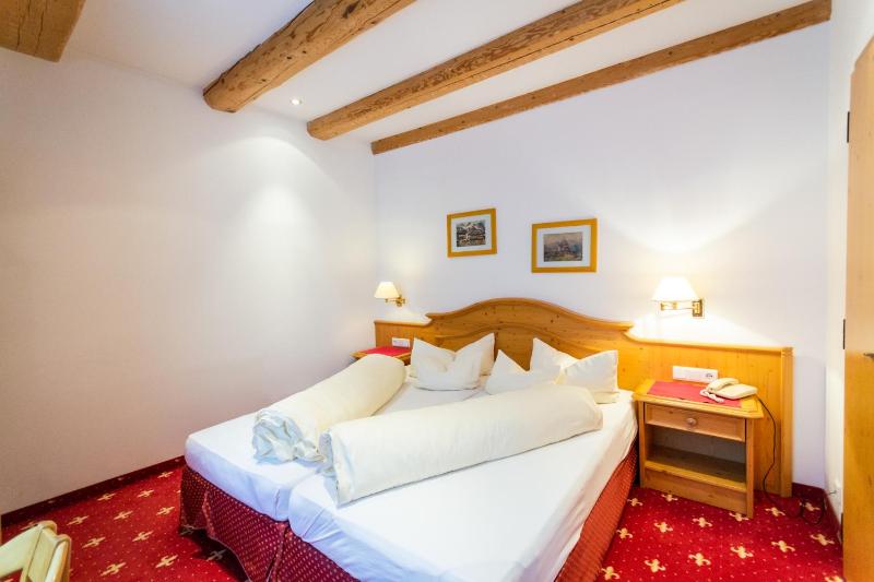 One-Bedroom Suite image 3