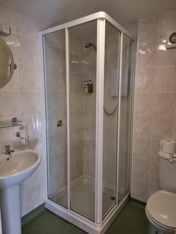 Standard Triple Room image 4