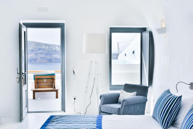 Junior Suite with Outdoor Heated Plunge Pool with Jets image 1