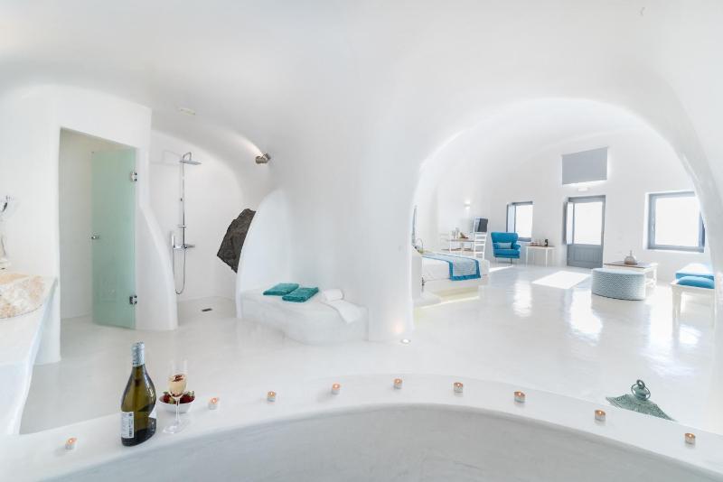  Deluxe Suite with Outdoor Heated Plunge Pool and Jets image 3