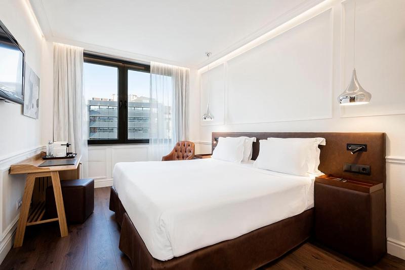 Deluxe Double or Twin Room image 1