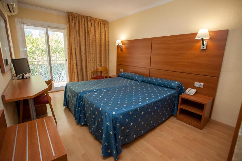 Twin Room image 1