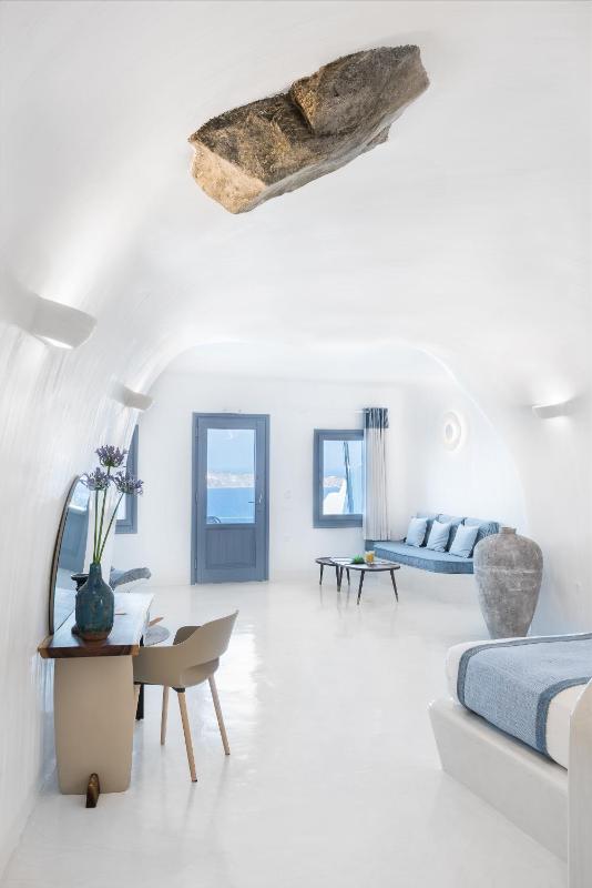 Cave Villa with Outdoor Heated Plunge Pool with Jets image 4
