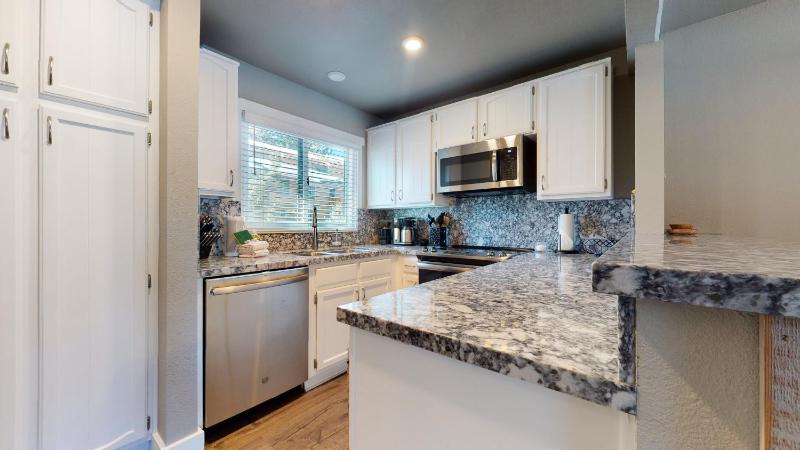 Mammoth Creek #9 condo - image 34