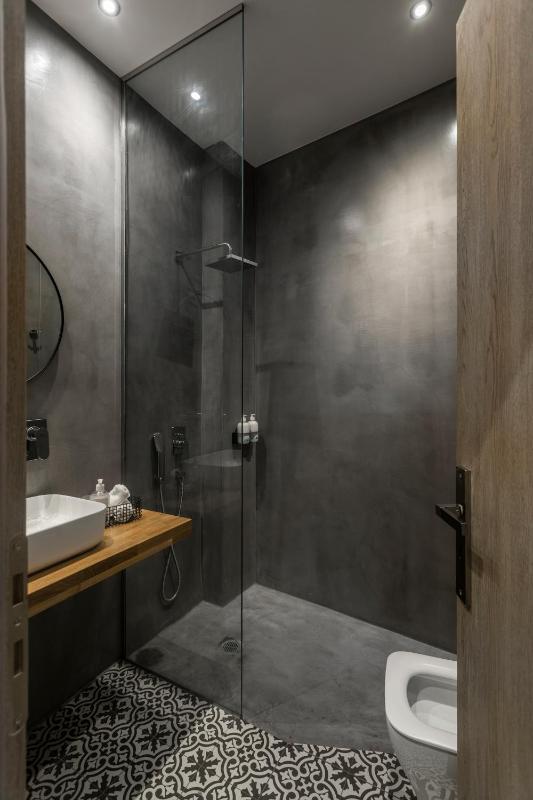 Queen Room with Spa Bath image 1