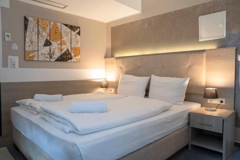 Double Room image 4